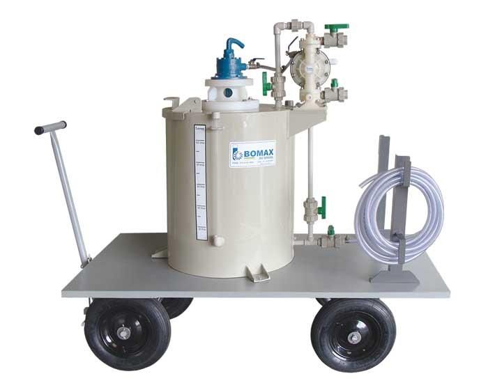 TanquePlasticoSolumax04-058c111c Tanques pl&aacute;sticos Solumax da Bomax: solu&ccedil;&otilde;es confi&aacute;veis e dur&aacute;veis para armazenamento seguro de l&iacute;quidos industriais. Conhe&ccedil;a mais.