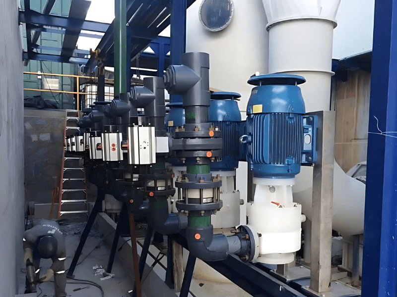 Bombas centr&iacute;fugas da Bomax em uma ind&uacute;stria de baterias