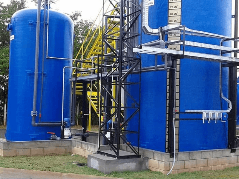 Bomba centr&iacute;fuga da Bomax e filtro industrial da Bomax em processo de filtragem industrial